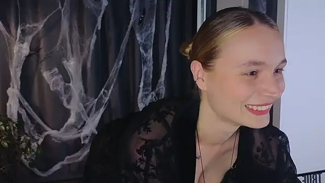 lisa schiele online show from 10/30/25, 08:39