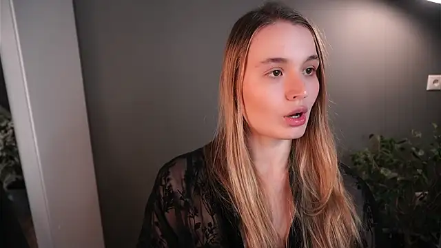 lisa schiele online show from 11/26/25, 08:20