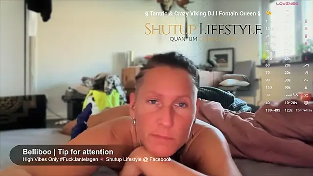 Snapshot of SwingWingWomanSweden chatting on 09/27/25, 06:19 SwingWingWomanSweden online show from 09/27/25, 06:19