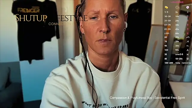 SwingWingWomanSweden online show from 04/17/26, 08:39