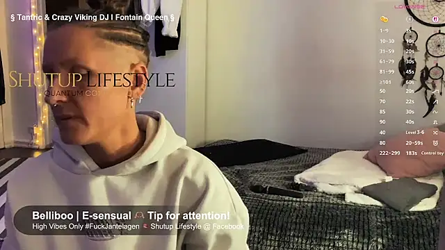 Snapshot of SwingWingWomanSweden chatting on 10/03/25, 07:26 SwingWingWomanSweden online show from 10/03/25, 07:26