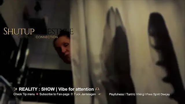 Snapshot of SwingWingWomanSweden chatting on 12/17/25, 09:42 SwingWingWomanSweden online show from 12/17/25, 09:42