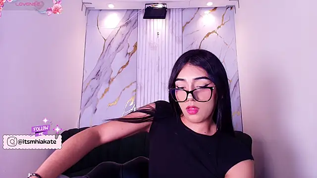 Snapshot of Mhiaa_Sweet chatting on 04/22/26, 12:12 Mhiaa Sweet online show from 04/22/26, 12:12