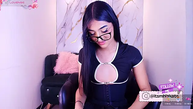 Snapshot of Mhiaa_Sweet chatting on 05/14/26, 12:02 Mhiaa Sweet online show from 05/14/26, 12:02