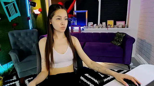 Snapshot of UliaNeer chatting on 03/31/26, 09:11 UliaNeer online show from 03/31/26, 09:11