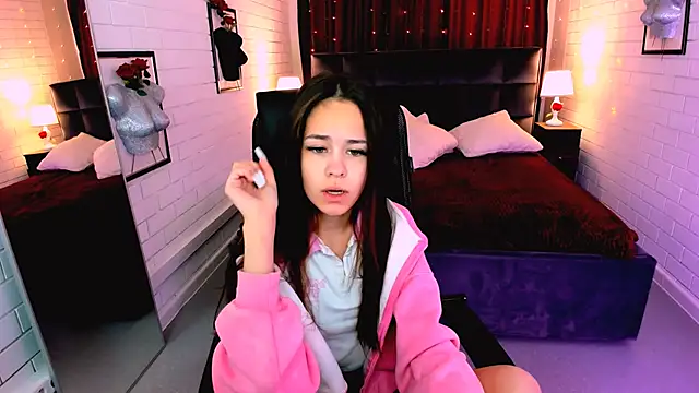 UliaNeer online show from 10/04/25, 05:09