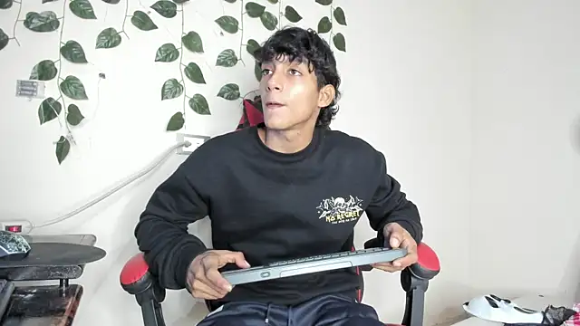 Snapshot of axel_rousse2 chatting on 10/29/25, 09:14 axel rousse2 online show from 10/29/25, 09:14