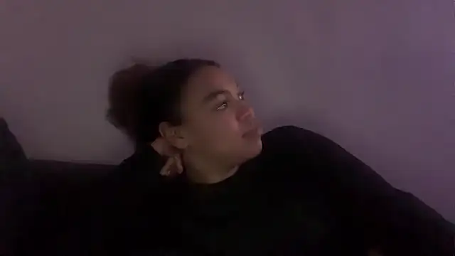 Snapshot of zahrabliss chatting on 10/21/25, 02:22 zahrabliss online show from 10/21/25, 02:22