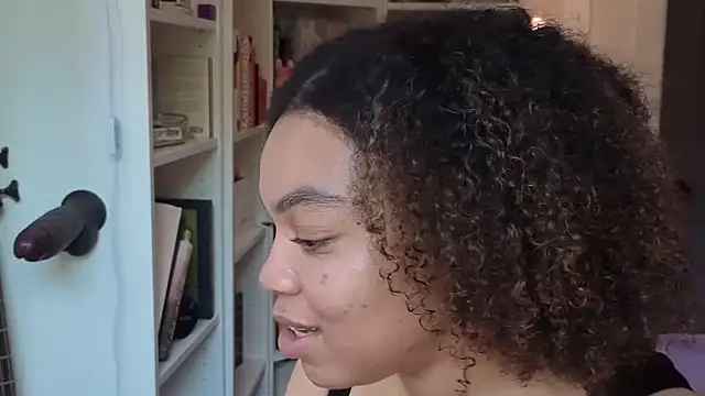 Snapshot of zahrabliss chatting on 09/22/25, 08:59 zahrabliss online show from 09/22/25, 08:59