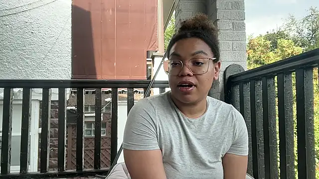 Snapshot of zahrabliss chatting on 09/10/25, 08:08 zahrabliss online show from 09/10/25, 08:08