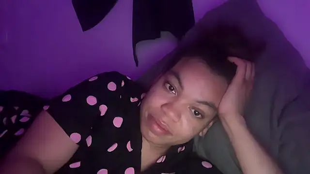 Snapshot of zahrabliss chatting on 10/01/25, 01:44 zahrabliss online show from 10/01/25, 01:44