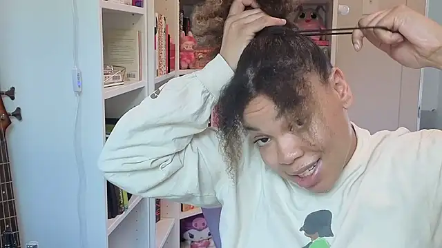 Snapshot of zahrabliss chatting on 09/26/25, 08:05 zahrabliss online show from 09/26/25, 08:05