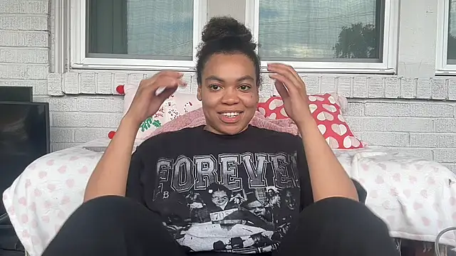 Snapshot of zahrabliss chatting on 09/20/25, 09:09 zahrabliss online show from 09/20/25, 09:09