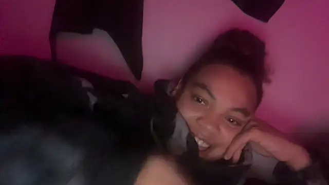 Snapshot of zahrabliss chatting on 10/04/25, 01:40 zahrabliss online show from 10/04/25, 01:40