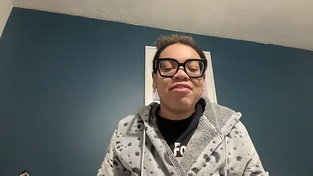 Snapshot of zahrabliss chatting on 12/17/25, 06:51 zahrabliss online show from 12/17/25, 06:51