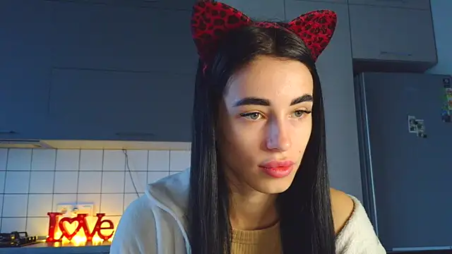 Snapshot of EvaMelnik chatting on 10/05/25, 03:03 EvaMelnik online show from 10/05/25, 03:03