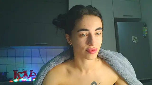 Snapshot of EvaMelnik chatting on 10/19/25, 05:48 EvaMelnik online show from 10/19/25, 05:48