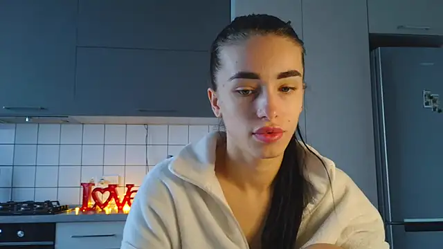Snapshot of EvaMelnik chatting on 09/19/25, 02:21 EvaMelnik online show from 09/19/25, 02:21