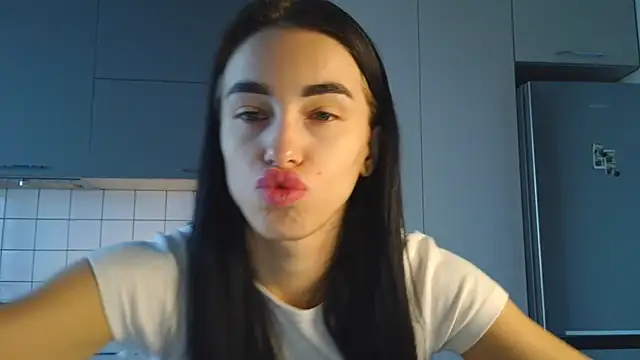 Snapshot of EvaMelnik chatting on 09/22/25, 02:34 EvaMelnik online show from 09/22/25, 02:34