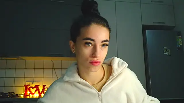 Snapshot of EvaMelnik chatting on 10/04/25, 04:30 EvaMelnik online show from 10/04/25, 04:30