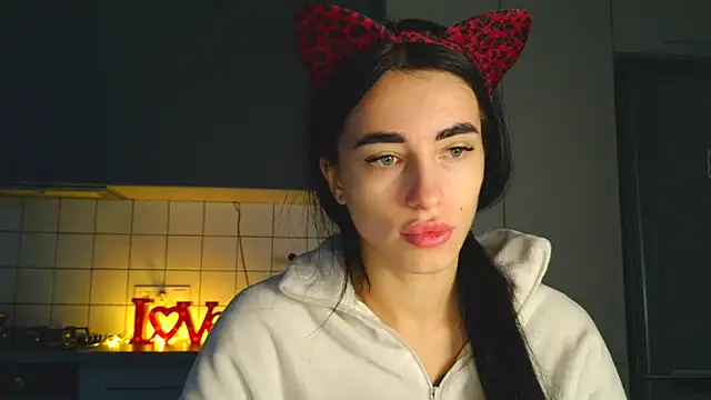 Snapshot of EvaMelnik chatting on 10/07/25, 03:02 EvaMelnik online show from 10/07/25, 03:02