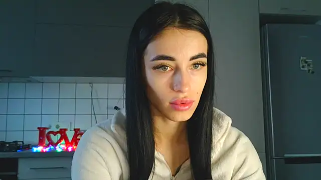 Snapshot of EvaMelnik chatting on 10/15/25, 02:25 EvaMelnik online show from 10/15/25, 02:25