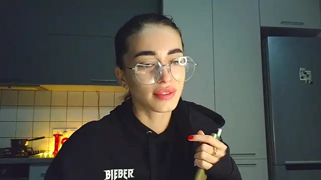 Snapshot of EvaMelnik chatting on 10/08/25, 03:46 EvaMelnik online show from 10/08/25, 03:46