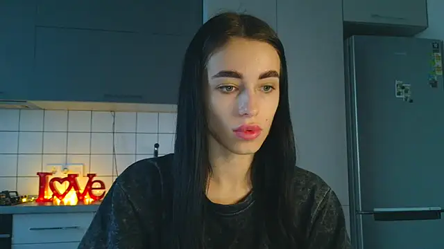 Snapshot of EvaMelnik chatting on 09/24/25, 03:07 EvaMelnik online show from 09/24/25, 03:07