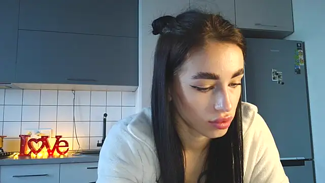 Snapshot of EvaMelnik chatting on 09/23/25, 02:35 EvaMelnik online show from 09/23/25, 02:35