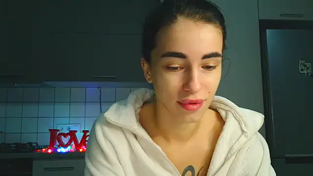 Snapshot of EvaMelnik chatting on 10/13/25, 03:46 EvaMelnik online show from 10/13/25, 03:46