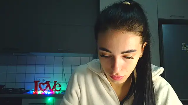 Snapshot of EvaMelnik chatting on 10/16/25, 05:10 EvaMelnik online show from 10/16/25, 05:10