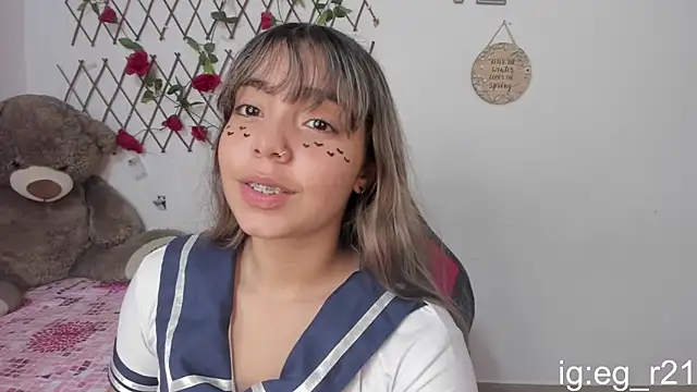 Snapshot of emma_grays2 chatting on 11/19/25, 05:29 emma grays2 online show from 11/19/25, 05:29