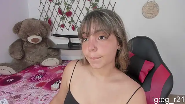 Snapshot of emma_grays2 chatting on 10/24/25, 05:17 emma grays2 online show from 10/24/25, 05:17