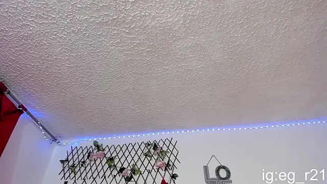 Snapshot of emma_grays2 chatting on 11/14/25, 05:00 emma grays2 online show from 11/14/25, 05:00