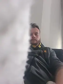 Snapshot of blueeyesss chatting on 10/26/25, 02:06 blueeyesss online show from 10/26/25, 02:06