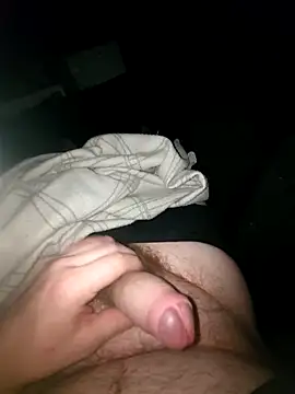 Snapshot of blueeyesss chatting on 12/23/25, 01:38 blueeyesss online show from 12/23/25, 01:38