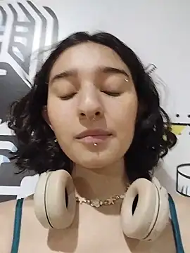 Snapshot of LuaBusch chatting on 11/04/25, 07:50 LuaBusch online show from 11/04/25, 07:50