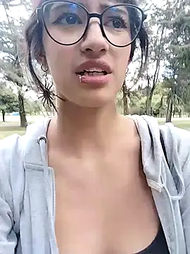 Snapshot of LuaBusch chatting on 09/24/25, 06:58 LuaBusch online show from 09/24/25, 06:58