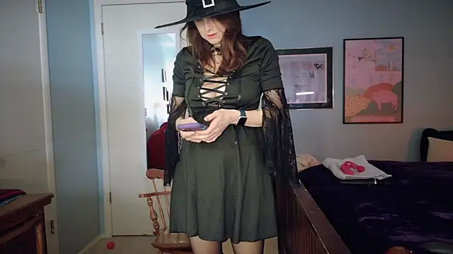 MommyGoddessL online show from 10/31/25, 02:46