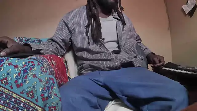 EYEzIAM online show from 12/17/25, 07:35