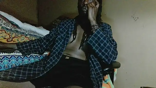 EYEzIAM online show from 04/15/26, 04:51