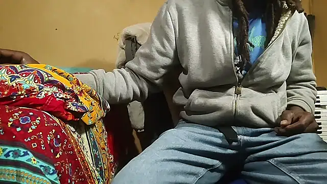 EYEzIAM online show from 11/05/25, 07:39