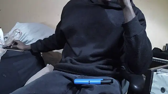 EYEzIAM online show from 02/04/26, 06:41