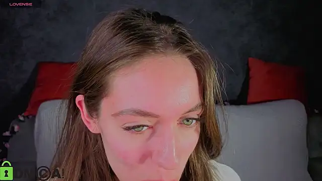 Agnes Wells online show from 11/28/25, 10:26