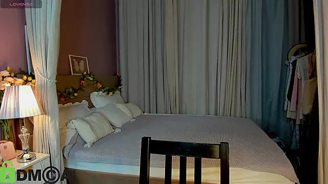 Agnes Wells online show from 11/02/25, 09:25