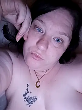 Feuchtekitty92xh online show from 11/11/25, 04:24