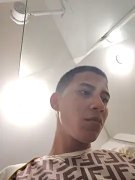 Snapshot of Davig4 chatting on 09/28/25, 03:13 Davig4 online show from 09/28/25, 03:13