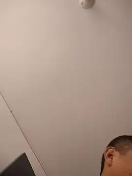 Snapshot of Davig4 chatting on 10/30/25, 01:09 Davig4 online show from 10/30/25, 01:09