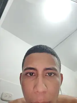 Snapshot of Davig4 chatting on 10/18/25, 07:16 Davig4 online show from 10/18/25, 07:16