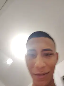 Snapshot of Davig4 chatting on 11/05/25, 09:45 Davig4 online show from 11/05/25, 09:45